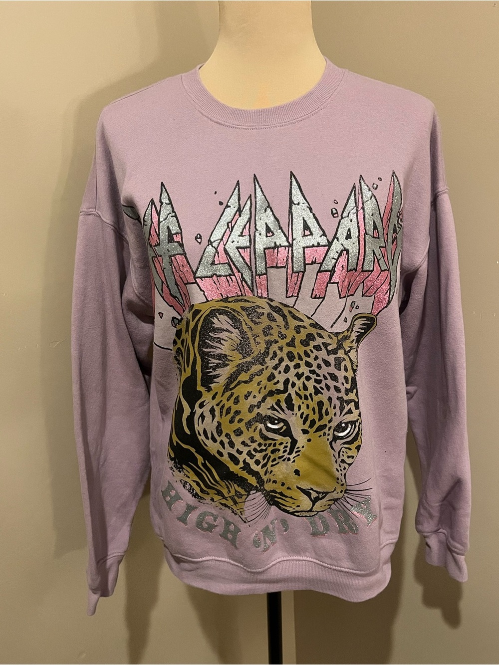Hair Band Def Leopard Lavender Graphic Crewneck Sweatshirt, XS